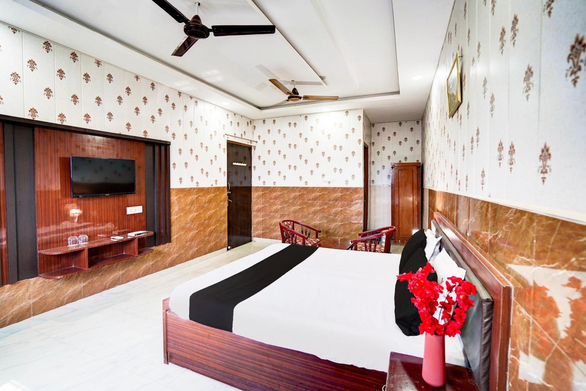Hotel O Nova Resorts & Luxury Farm Raebareli ภายนอก รูปภาพ